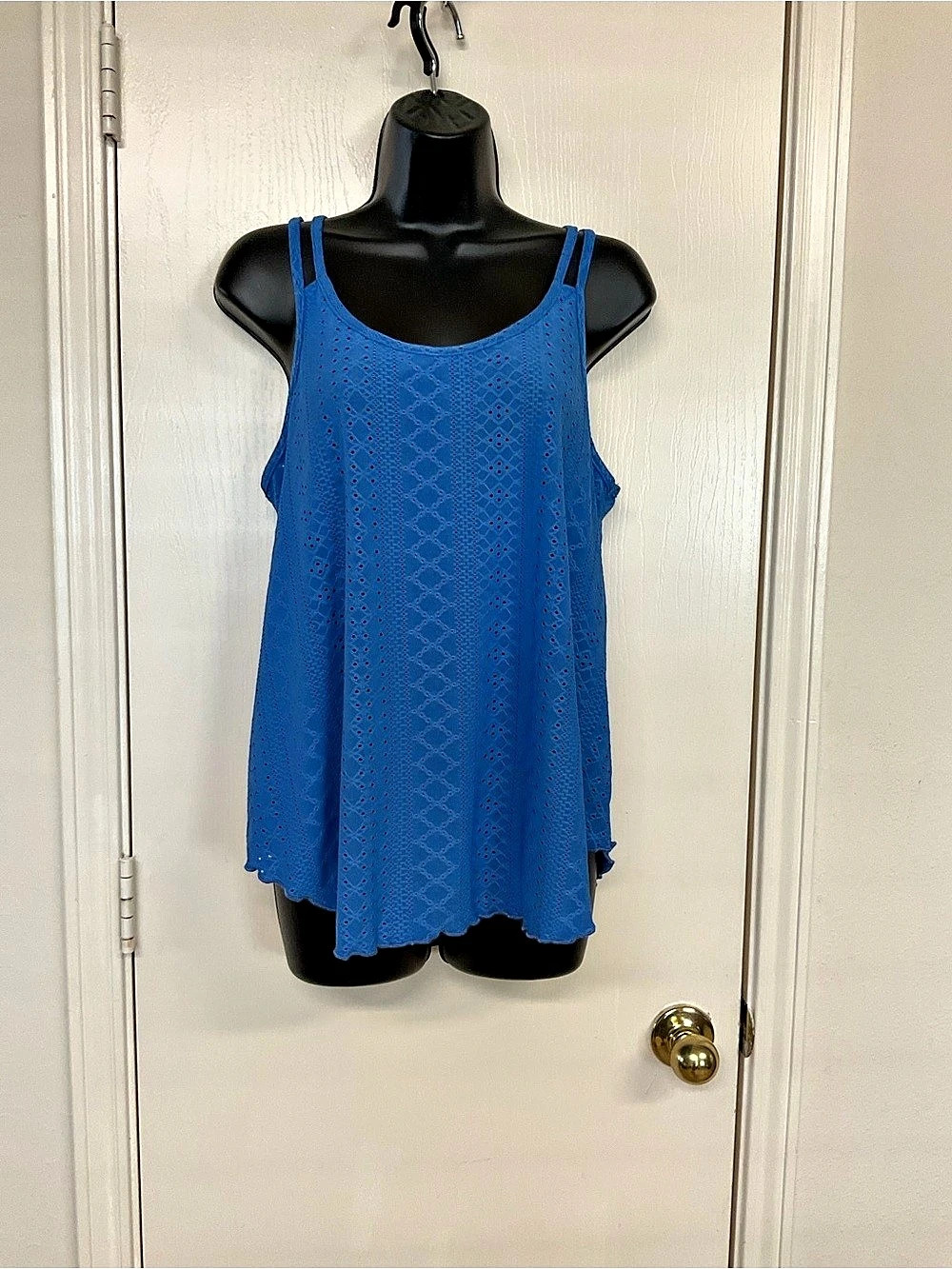 🌺$$4.00 must bundle 🌺Unnamed Eyelet Tank Top